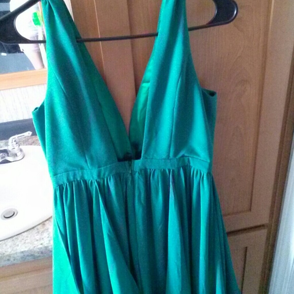 Formal dress - Picture 3 of 3